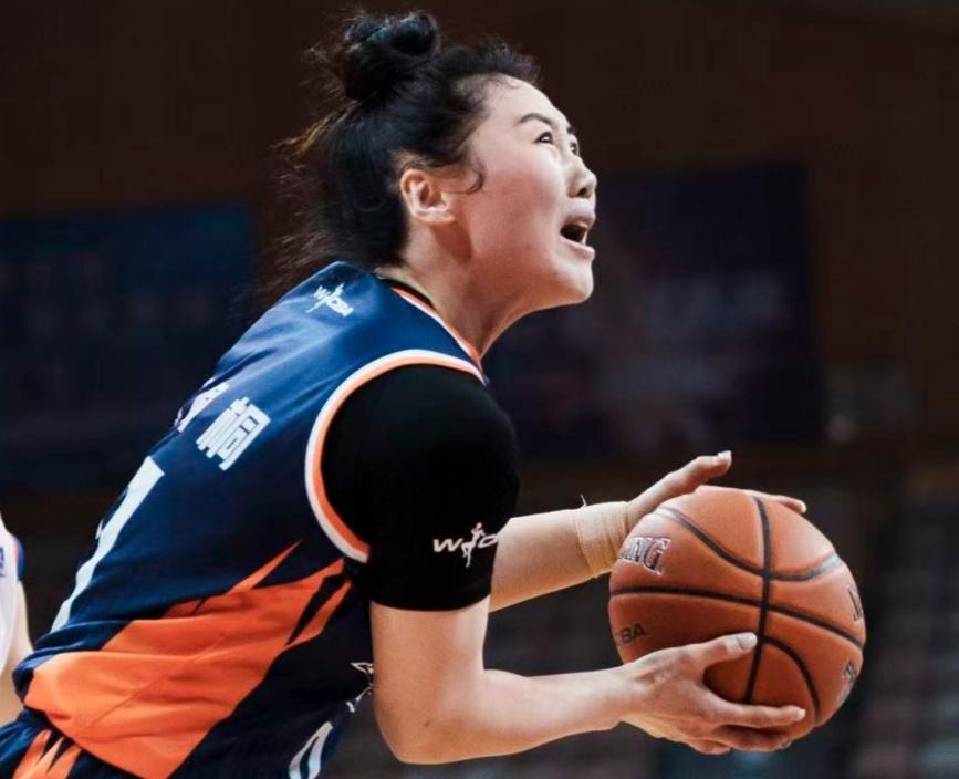 开云-轰37分6助攻！中国女篮31岁王牌后卫满血复活：宫鲁鸣该带上她？